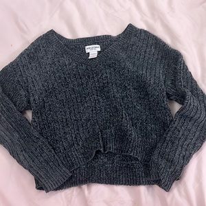 Arizona Jean Co Gray Cropped V-Neck Sweater